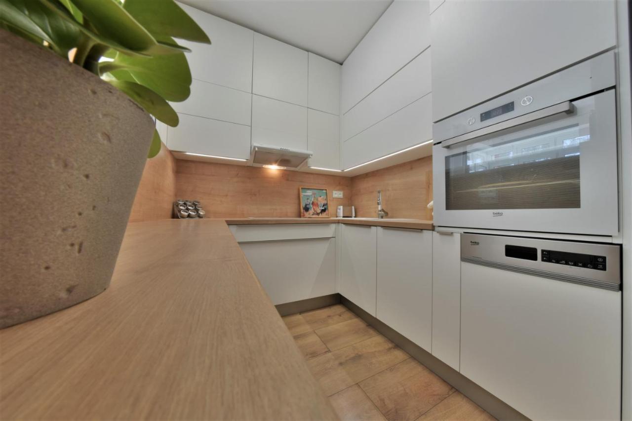 Big 75M2 Next To Opera Building In Direct Centrum, Air-Conditioned, Balcony, 24H Self Checking Banská Bystrica Esterno foto